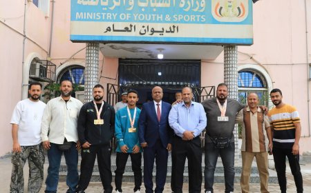 الخليفي يكرم المنتخب الوطني للقوة البدنية