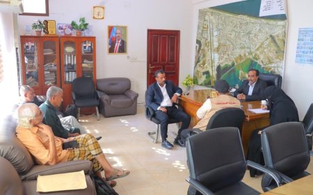 مدير عام خور مكسر يترأس اجتماعًا لمناقشة تكثيف الرقابة على الأسعار ومتابعة توزيع الغاز