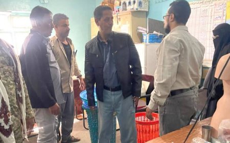 تعز.مديرية القاهرة تسلّم أدوات صحية لمدرسة دروب الخير للمكفوفين