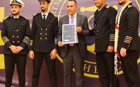 عدن: وكيل وزارة الإدارة المحلية الدكتور الفجير يشارك في حفل تخرج الدفعة التاسعة "هندسة بحرية"