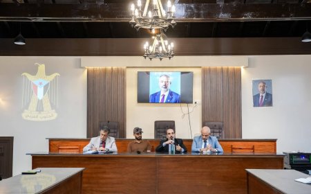 فريق التوجيه والرقابة الرئاسي يعقد لقاءً موسعاً بقيادة انتقالي صيرة بالعاصمة عدن والمكتب التنفيذي للسلطة المحلية بالمديرية