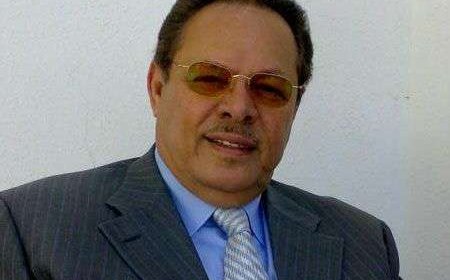 الرئيس علي ناصر يعزي بوفاة رجال الاعمال سعيد شمسان