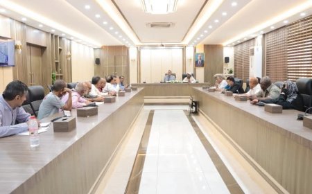 الوزير السقطري يترأس اجتماعًا استثنائيًا بالهيئة العامة للبحوث والارشاد الزراعي ويشدد على أهمية تفعيل دورها الاستراتيجي