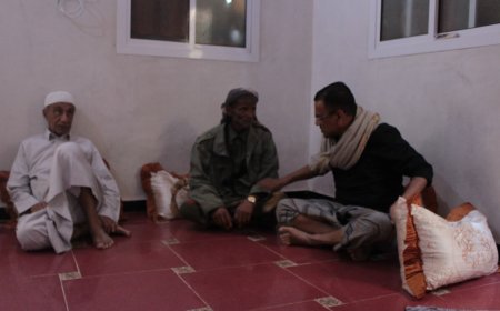 السلطة المحلية بحضرموت تقدم واجب العزاء لأسرة آل العمودي