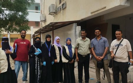 قيادة اتحاد طلاب جامعة عدن تشارك في فعالية توعوية حول النظافة والتشجير بكليتي الآداب والإعلام