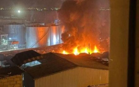 قيادة القوات المشتركة للتحالف (تحالف دعم الشرعية في اليمن): تنفيذ ضربة جوية (محدودة) استهدفت دعمًا عسكريًّا خارجيًّا بميناء (المكلا)