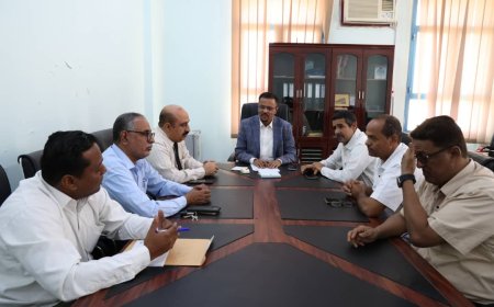 الأمين العام لمحلي حضرموت يترأس اجتماعاً لمناقشة سير العملية التربوية والتعليمية بساحل حضرموت
