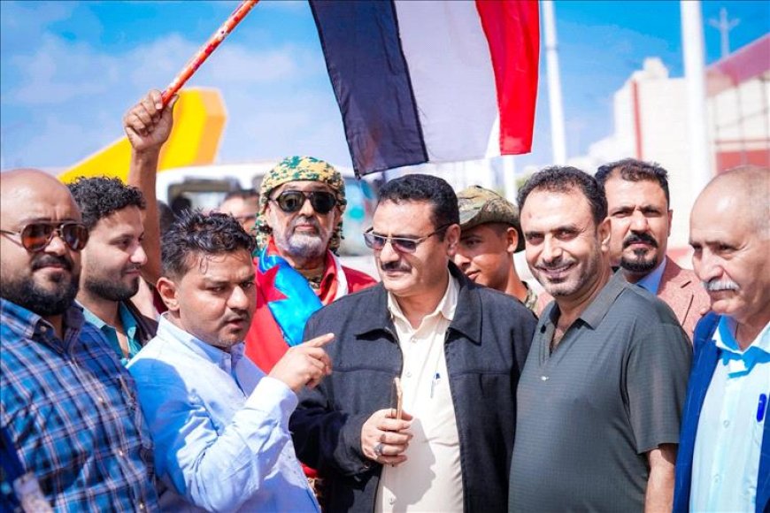 مدراء المديريات و عدد من الشخصيات البارزة تتوافد إلى ساحة العروض في مديرية خورمكسر