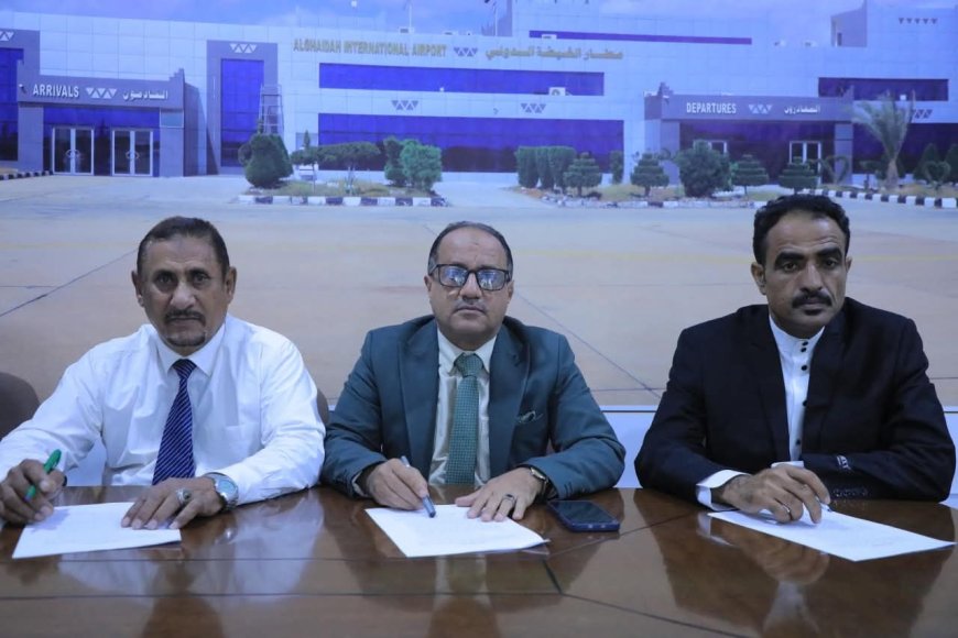 إتمام عملية الاستلام والتسليم بين مديري مطار الغيضة السلف والخلف