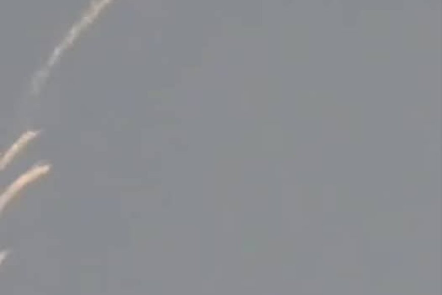 طيران حربي يلقي قنابل دخانية في سماء المهرة بالتزامن مع مباحثات سعودية&ndash;عُمانية