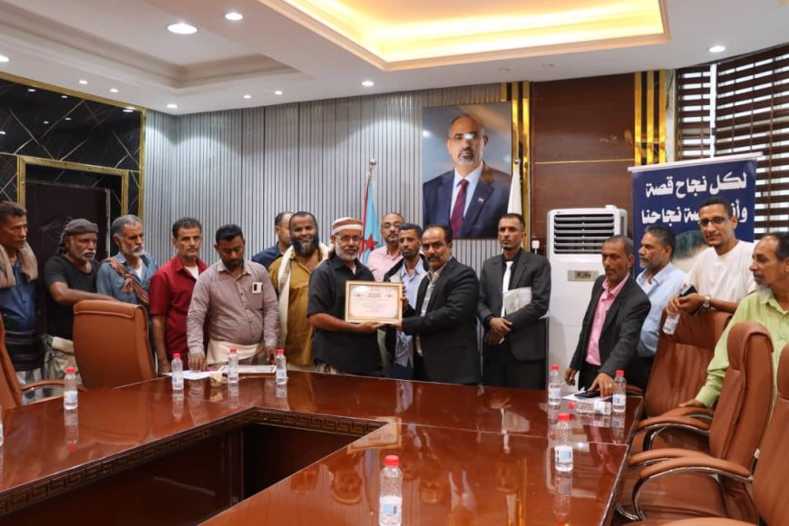 أهالي العريش بخورمكسر يكرّمون مدير عام المديرية عواس الزهري تقديرًا لجهوده الخدمية