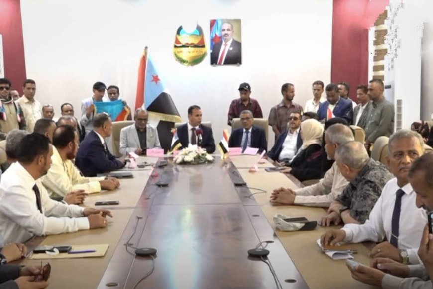 قيادة وكوادر وزارة التربية والتعليم بالعاصمة عدن تُعلن تأييدها الكامل للرئيس الزُبيدي