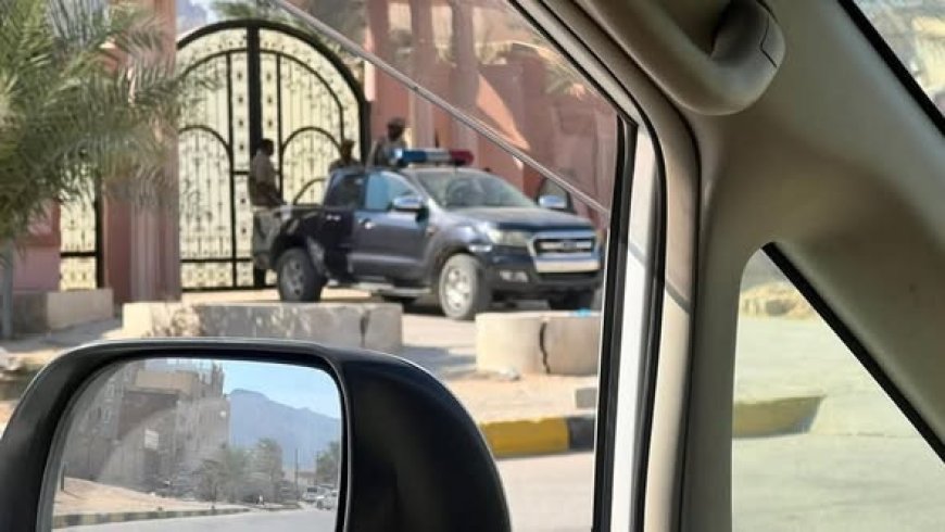 صور تنذر بانفجار وشبك!!.. تحركات عسكرية كثيفة في سيئون لمنع مواطنين من الاعتصام