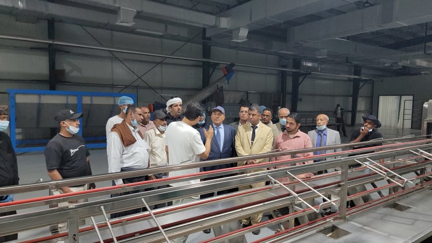 وفد برئاسة نائب وزير الصناعة ينفذ زيارة ميدانية إلى سقطرى لتعزيز الأداء المؤسسي وتطوير البنية التنظيمية للقطاعين الصناعي والتجاري