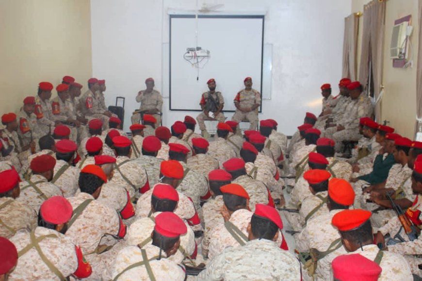 توجيه الشرطة العسكرية فرع المكلا ينفذ محاضرة توعوية بعنوان " القيم والثوابت العسكرية في ادارة الازمات