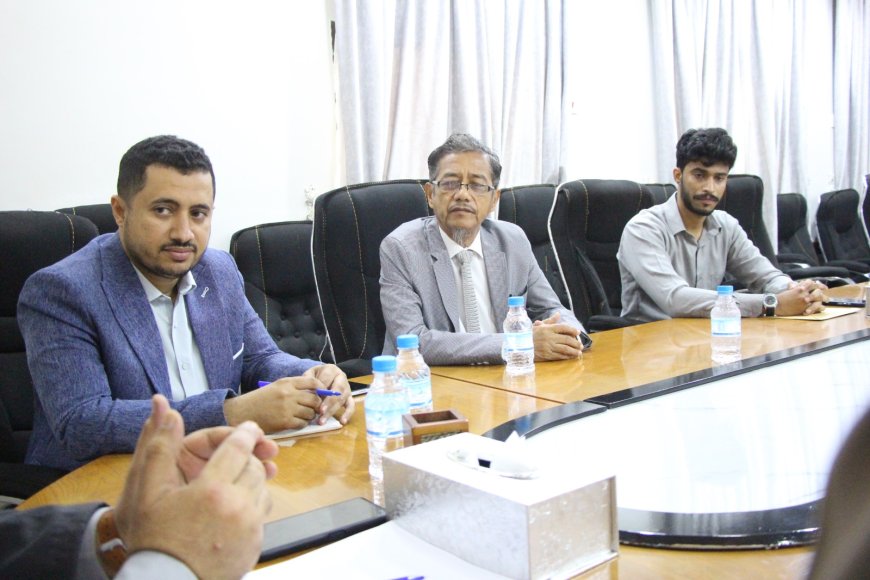 لقاء بتربية ساحل حضرموت يبحث أوجه التعاون المشترك مع مؤسسة الطبيب الزائر