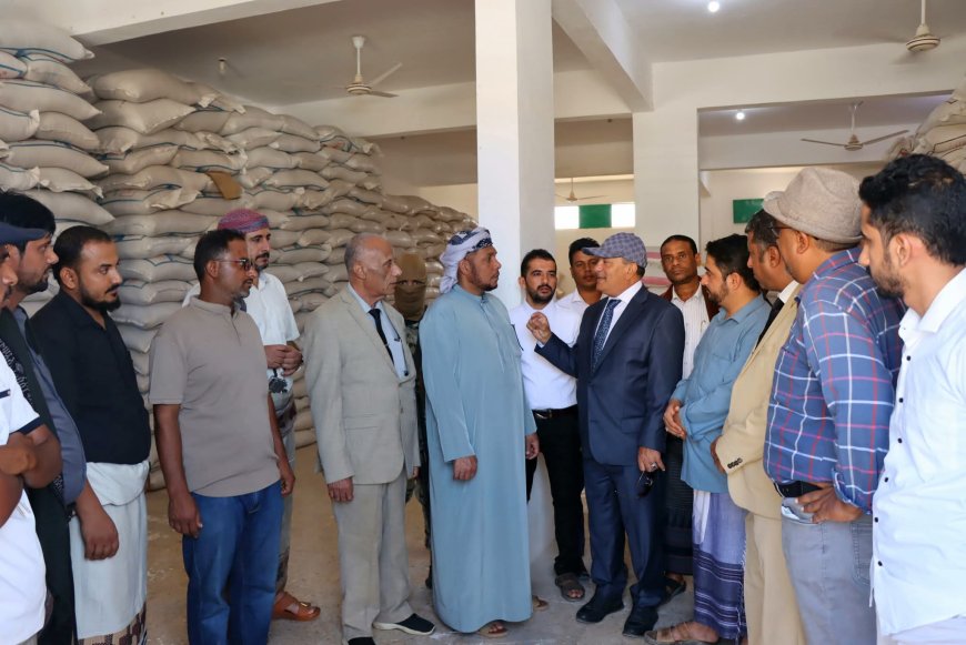 محافظ سقطرى ونائب وزير الصناعة يفتتحان “متجر مجموعة المطوع للتجارة” ويشيدان بدور القطاع الخاص في تعزيز الاقتصاد الوطني