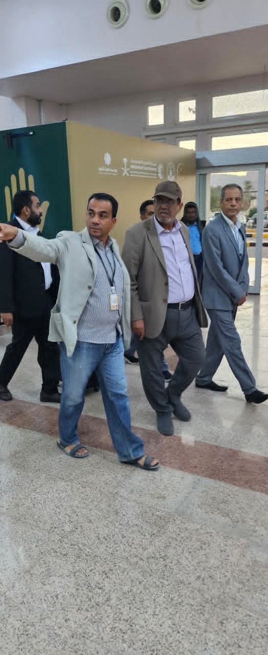 بعد الاحداث الاخيرة ..رئيس هيئة الطيران المدني يتفقد مطار سيئون..