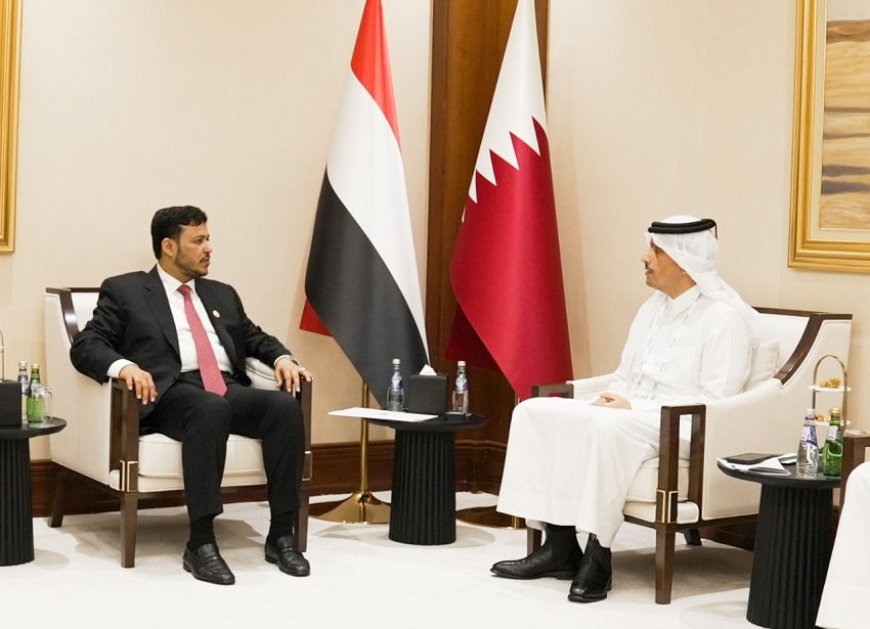 عضو مجلس القيادة عبدالله العليمي يلتقي رئيس مجلس الوزراء وزير الخارجية القطري