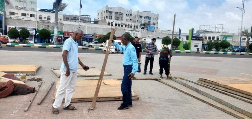 بدأ نصب خيام الاعتصام في ساحة العروض بخور مكسر