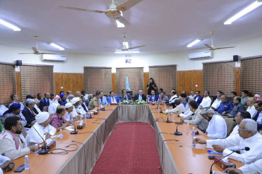 لقاء مشترك جمع قيادة السلطة المحلية وقيادة المجلس الانتقالي 