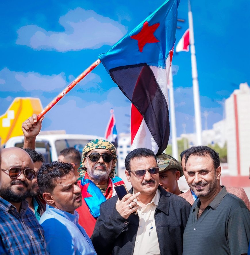 مدراء المديريات و عدد من الشخصيات البارزة تتوافد إلى ساحة العروض في مديرية خورمكسر