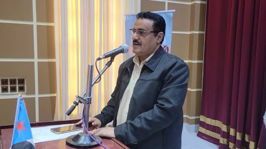 خلال إستقباله فريق التوجيه والرقابة الرئاسي.مدير عام المنصورة يطالب بإعلان الاستقلال الثاني لدولة الجنوب العربي