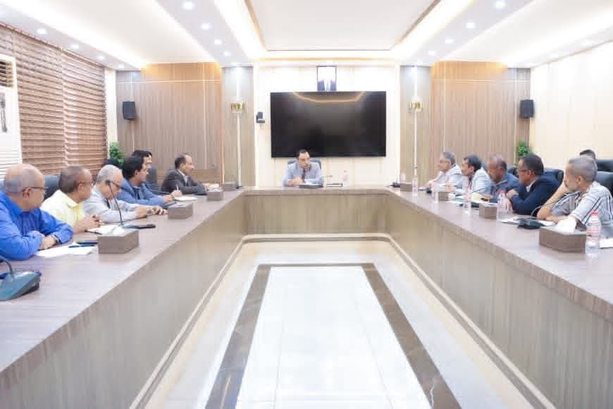 الوزير السقطري.. يناقش إعداد موازنة الوزارة للعام 2026 وخطة المشاريع المستقبلية