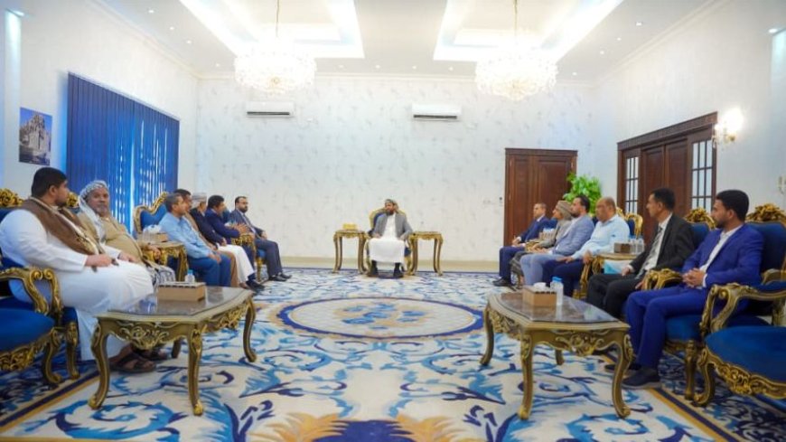 المحرّمي يلتقي قيادات من أبناء المهرة ويؤكد دعم جهود الاستقرار والتنمية بالمحافظة