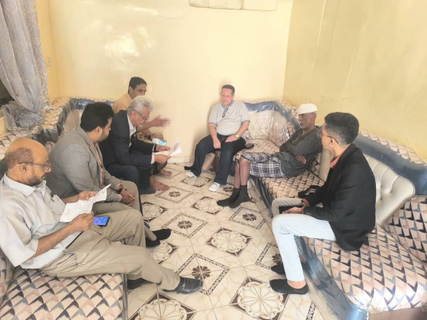 فريق التوجيه والرقابة الرئاسي ورئيس تنفيذية انتقالي لحج يزورا المناضل فضل مفتاح في منزله للاطمئنان على صحته