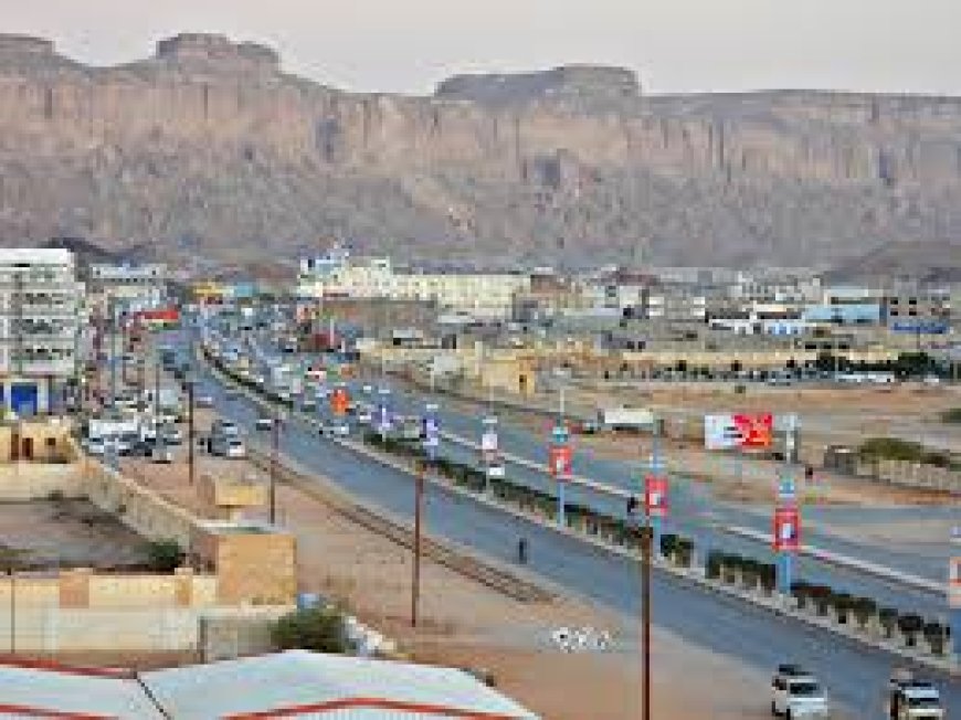 انقطاع واسع يضرب الاتصالات والإنترنت في عتق… وشبكات يمن نت ويمن موبايل خارج الخدمة