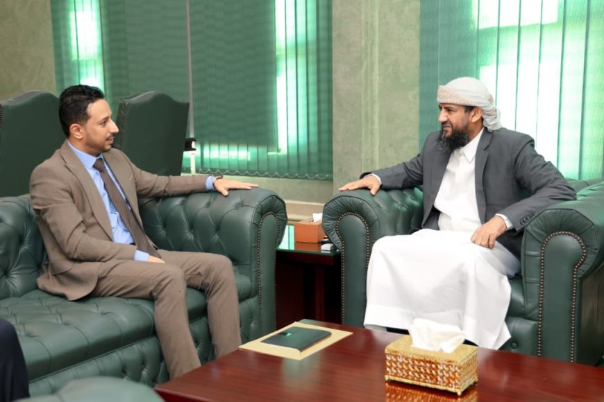 المحرمي يلتقي رئيس هيئة الأراضي  ويطلع على خطط تطوير الأداء 