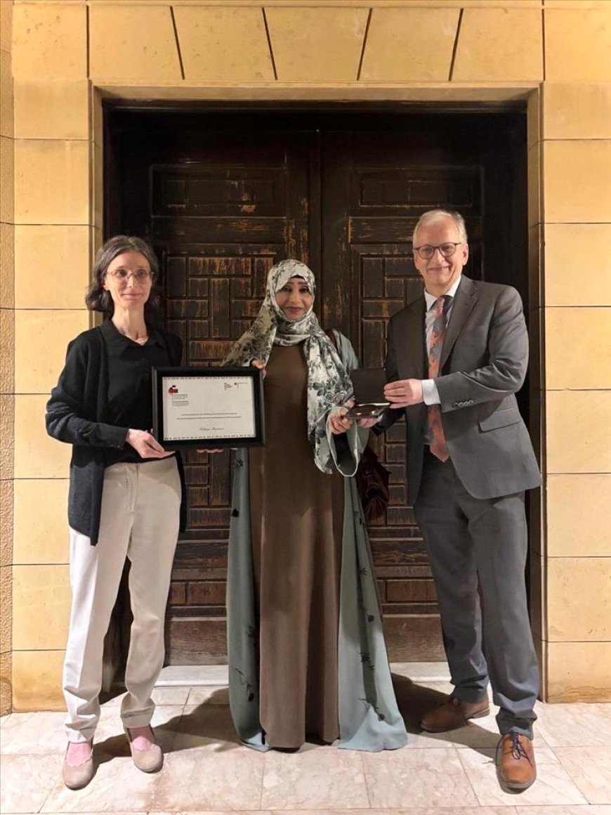 السفيرة الفرنسية لدى اليمن تُكرّم فتحية المعمري بالجائزة الفرنسية الألمانية لحقوق الإنسان