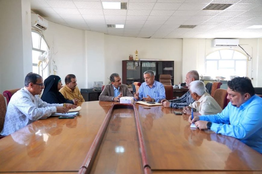 وزير الدولة محافظ عدن يطّلع على سير العمل في مبنى إدارتي الطرق والإنارة بمكتب الأشغال