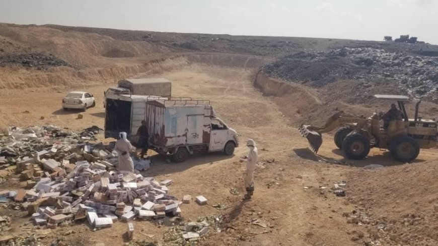 مكتب الصناعة والتجارة بالمهرة يتلف أربعة أطنان من مواد غذائية منتهية الصلاحية 