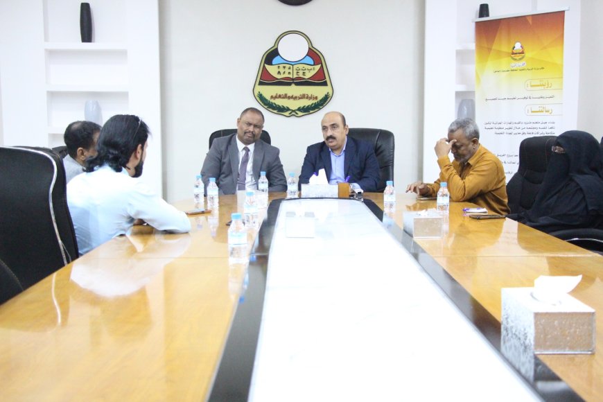 لقاء يناقش تعزيز العمل المشترك بين مكتبي التربية والتعليم والصحة بساحل حضرموت 