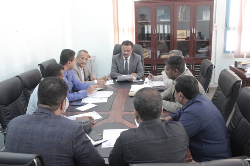 الأمين العام لمحلي حضرموت يرأس لقاء لمناقشة الخطة التنفيذية للمؤسسة المحلية للمياه لمواجهة تحديات الصيف القادم 