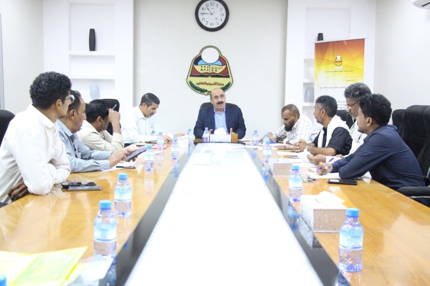 المدير باعباد يناقش مقترح خطة المشاريع خلال العام القادم الجديد 2026 م بمناطق تجمع وادي حجر*