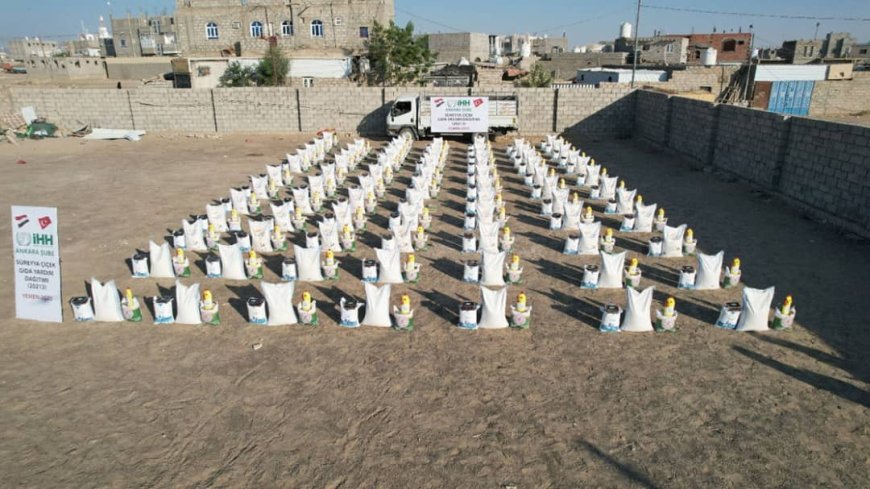 هيئة الإغاثة الإنسانية(IHH).. توزّع مساعدات غذائية لـ172 أسرة نازحة في مأرب
