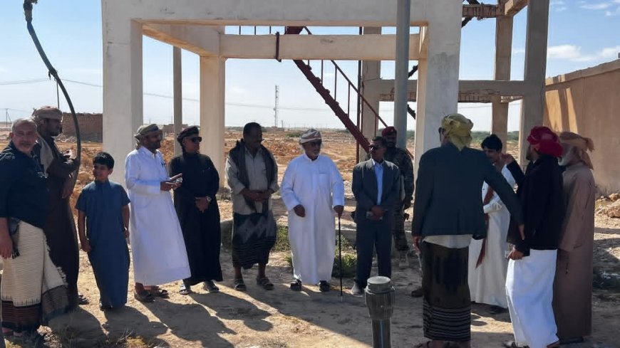 المهرة..وكيل الشؤون الفنية يتفقد مشروع مياه ضواحي الغيضة عقب استئناف الضخ التجريبي