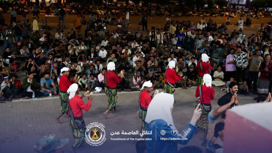 ساحة العروض تحتضن أمسية فنية وثقافية بحضور جماهيري واسع