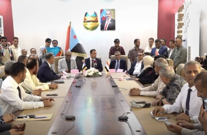 قيادة وكوادر وزارة التربية والتعليم بالعاصمة عدن تُعلن تأييدها الكامل للرئيس الزُبيدي