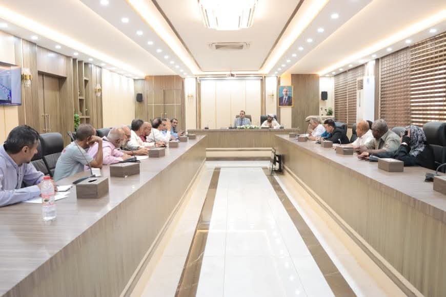 الوزير السقطري يترأس اجتماعًا استثنائيًا بالهيئة العامة للبحوث والارشاد الزراعي ويشدد على أهمية تفعيل دورها الاستراتيجي