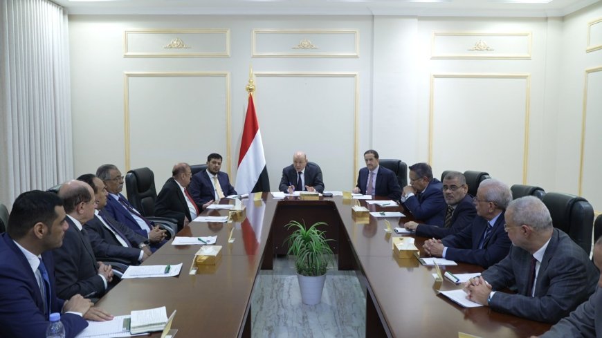 برئاسة العليمي.. مجلس الدفاع الوطني اليمني يعلن (الاستنفار) ويقرر إخراج قوات الانتقالي من حضرموت والمهرة