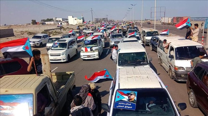 مد بشري من أبين يزلزل ساحة العروض.. التحام شعبي كبري في (ساحة الحرية)