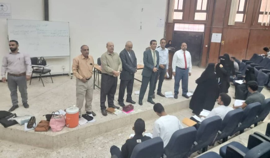 بحضور نائب رئيس الجامعة لشؤون الطلاب.. كلية الحقوق بجامعة عدن تدشن امتحانات الفصل الأول 