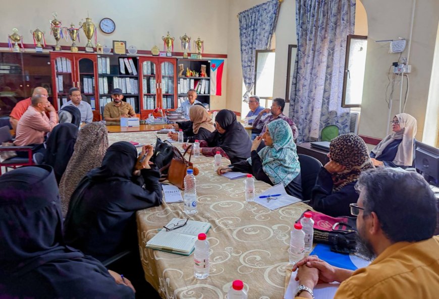 اجتماع يناقش خطة الاستعداد للفصل الدراسي الثاني في ثانويات ومدارس مديرية صيرة بعدن