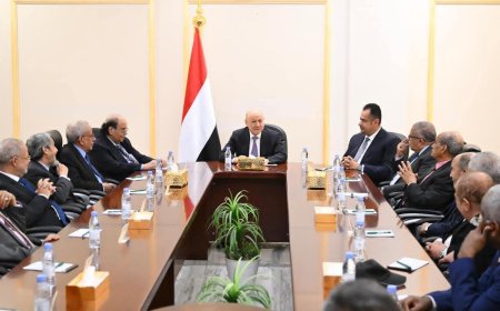 رئيس مجلس القيادة يحذر من أي محاولة للالتفاف على القرارات السيادية ويدعو إلى خطاب مسؤول يعلي قيم الدولة والتعايش