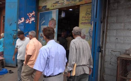 صناعة والتجارة بعدن تدشن حملة حصر المخزون الغذائي الاستراتيجي وتأمين احتياجات السوق