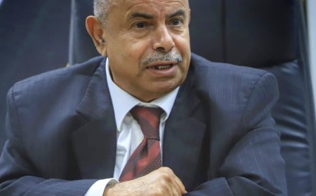 محافظ حضرموت يوجه المكاتب التنفيذية في عموم المحافظة الالتزام بالدوام الرسمي غداً الأحد وتطبيع الحياة في عموم المحافظة